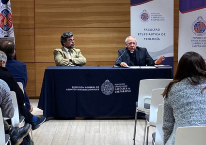 Visita del padre Mario Ángel Flores a la Facultad Eclesiástica de Teología