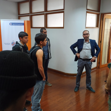 Estudiantes de Propedéutico PUCV Santiago visitaron diversos campus en Valparaíso
