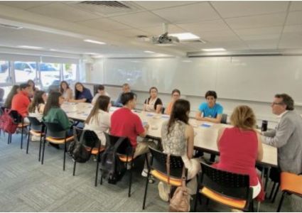 Alumnos seleccionados vía Ingresos Especiales en la Escuela de Negocios y Economía