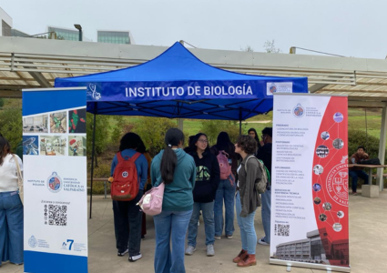Con diversas actividades, el Instituto de Biología PUCV recibe a sus nuevos estudiantes