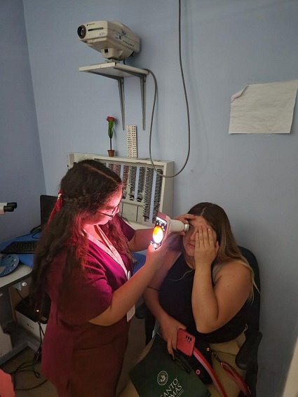 Tecnólogos Médicos de la PUCV Atienden más de 200 personas en Semana del Glaucoma