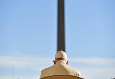 Papa Francisco llama a detener toda acción que arrastre a Oriente Medio a un conflicto
