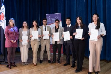 Estudiantes de ENE PUCV recibieron certificados Cambridge