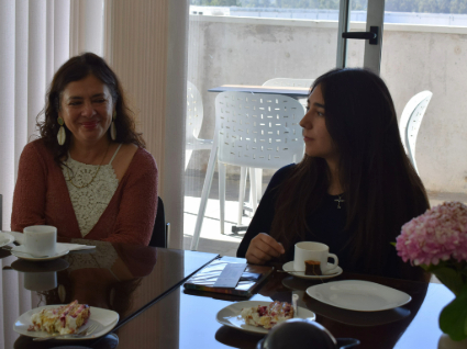 + Mujeres Científicas: Facultad recibe a estudiantes con desayuno de bienvenida