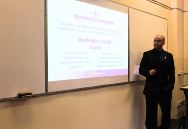 Egresado José Moraga expone en Congreso Internacional sobre narrativa y experiencia docente