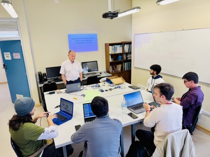 Innovación educativa en el Instituto de Química PUCV Profesor Pedro Hepp comparte su experiencia en la enseñanza de las ciencias con microprocesadores