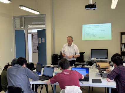 Innovación educativa en el Instituto de Química PUCV Profesor Pedro Hepp comparte su experiencia en la enseñanza de las ciencias con microprocesadores