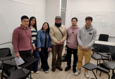 Escuela de Comercio y programa Acción Senior se unen para fortalecer el desarrollo de quienes emprenden en la región