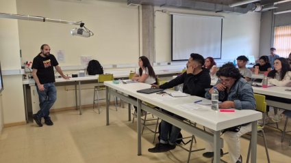 Profesor Hernán Cofré realiza cursos sobre enseñanza del cambio climático para docentes del sistema escolar