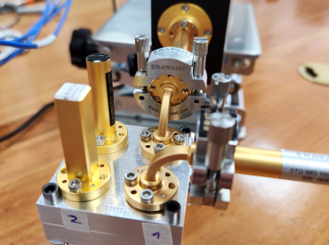 Investigan materiales artificiales para transmitir datos a velocidades sin precedentes