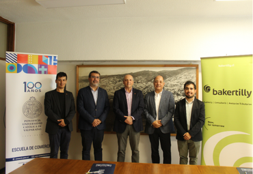 Escuela de Comercio PUCV firma convenio con Baker Tilly Chile Auditores Consultores Ltda. para fortalecer formación y vinculación profesional