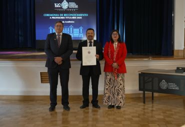 Reconocen a académicos y académicas que obtienen la jerarquía de profesor titular