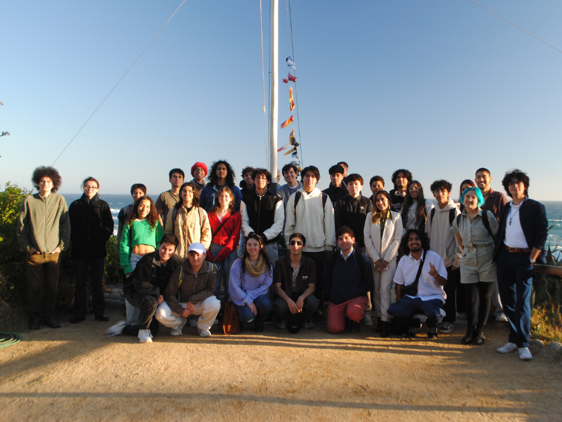 Fotografía grupal estudiantes asistentes a la jornada. 