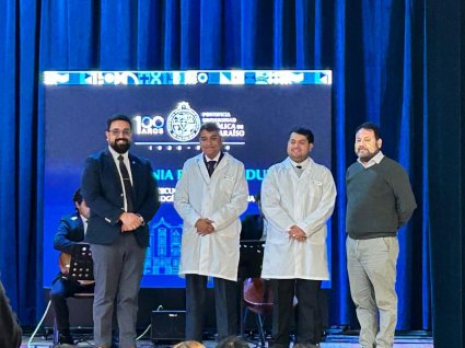 Estudiantes de Pedagogía en Religión y Moral PUCV reciben investidura en ceremonia realizada en Casa Central