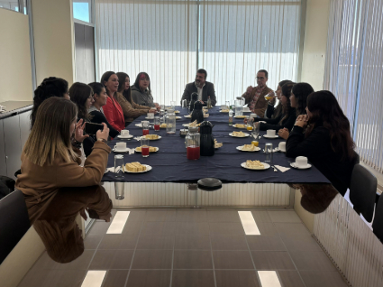 Futuras Mujeres Científicas de la Facultad reciben bienvenida en el Decanato