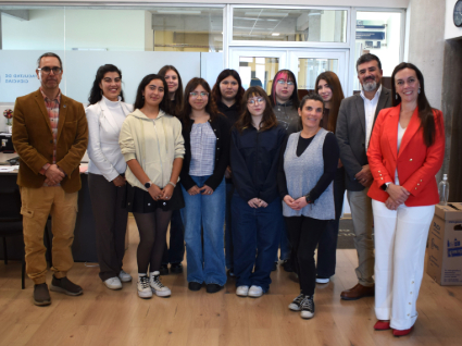 Futuras Mujeres Científicas de la Facultad reciben bienvenida en el Decanato