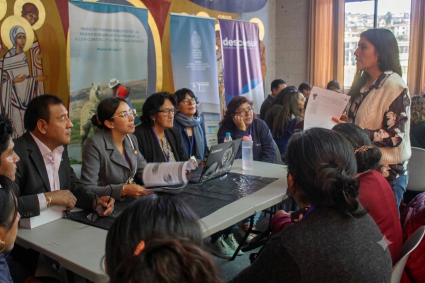PUCV desarrolla programa de formación docente STEM+ para la cultura del agua en Perú