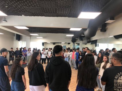 Estudiantes de 5to en Taller de Expresión de la Voz